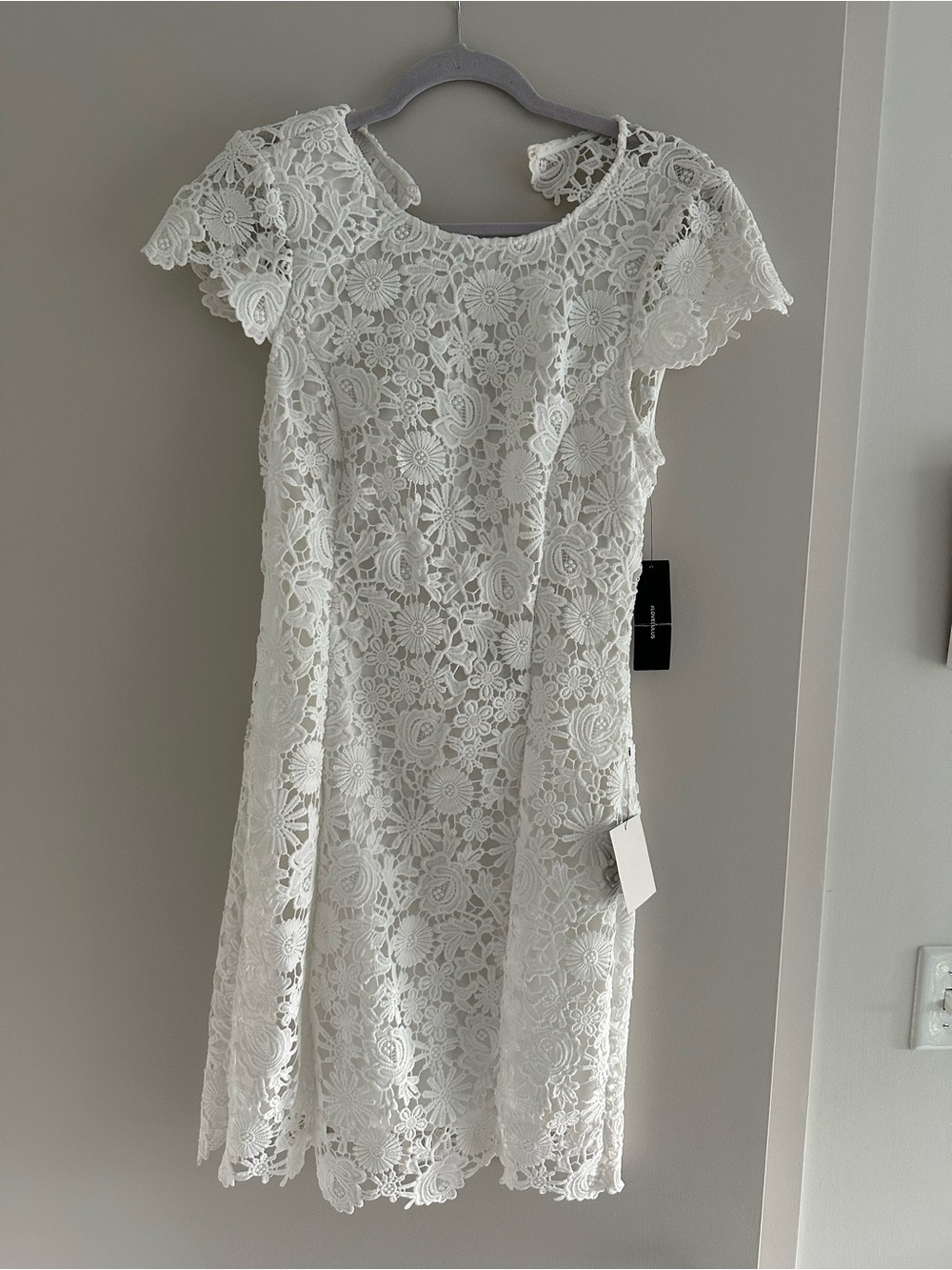 Lulu's White Floral Lace Cap-Sleeve Dress